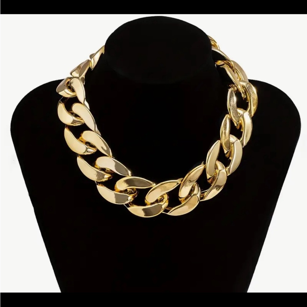Elegant Gold Chain Necklace